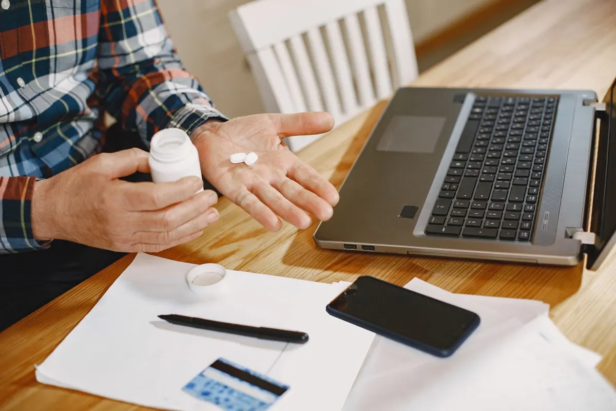 Chiropractic Care vs. Medication: Choosing the Right Neck Pain Treatment