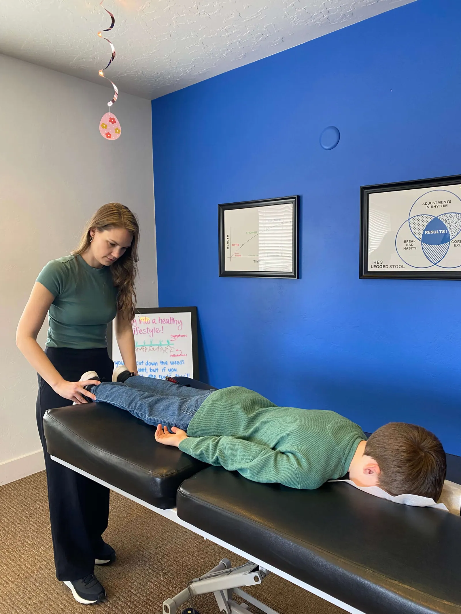 Dr. Kristin Moore attend patient adrenal fatigue treatment